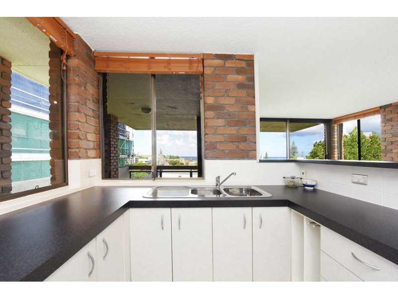 2/25 Canberra Terrace, Kings Beach QLD 4551