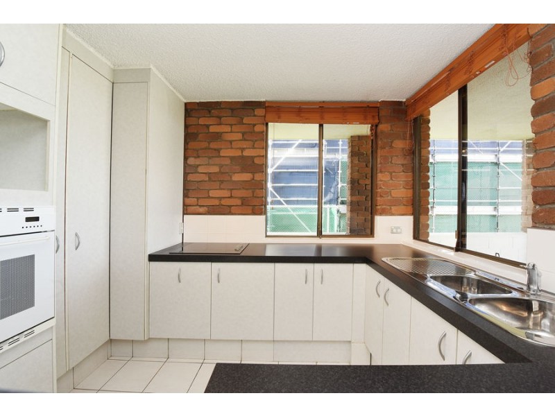 2/25 Canberra Terrace, Kings Beach QLD 4551