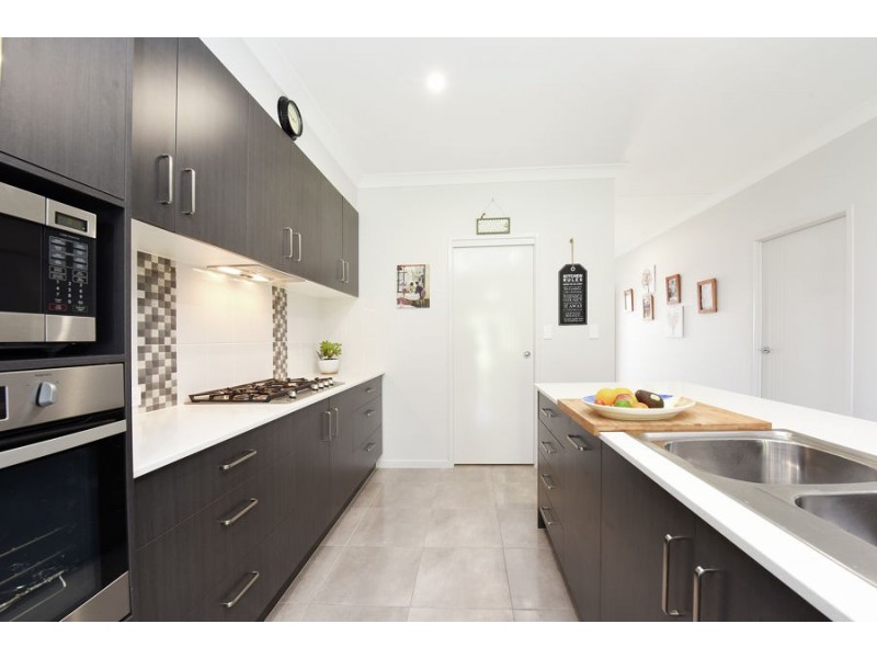 16 Featherwood Crescent, Beerwah QLD 4519