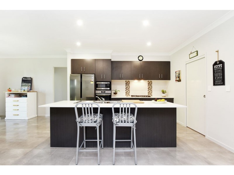 16 Featherwood Crescent, Beerwah QLD 4519
