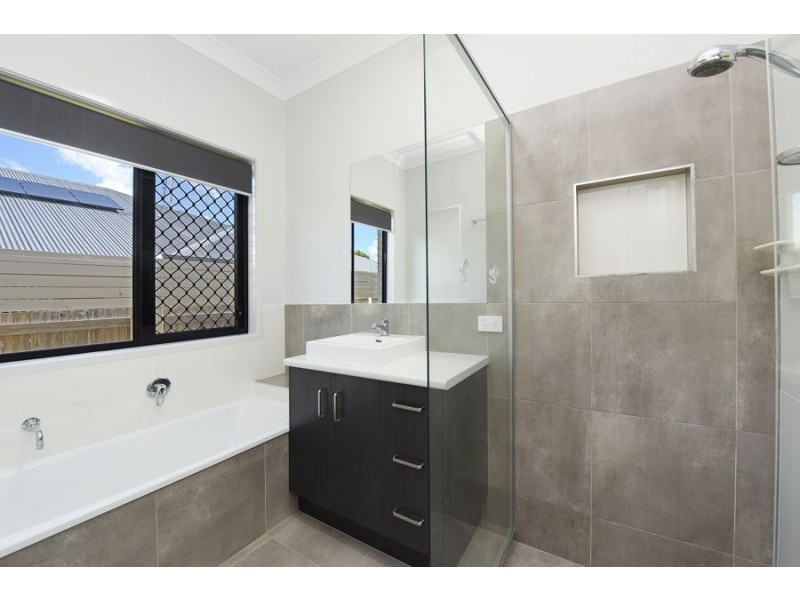 16 Featherwood Crescent, Beerwah QLD 4519