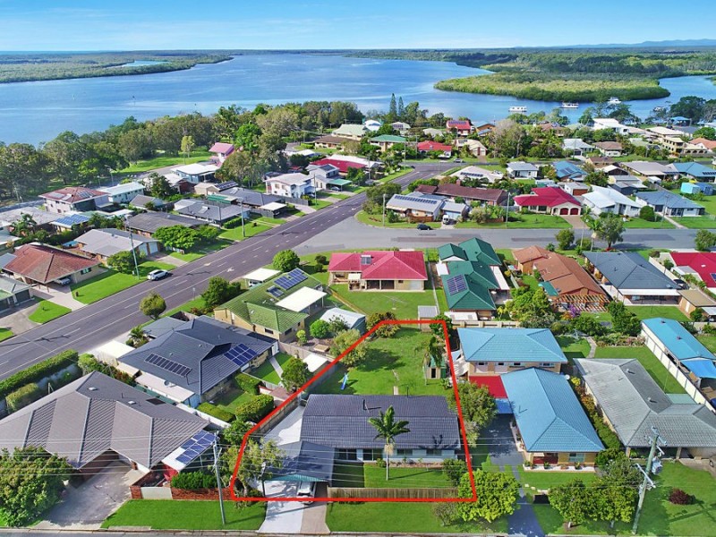 2 Theresa Street, Golden Beach QLD 4551