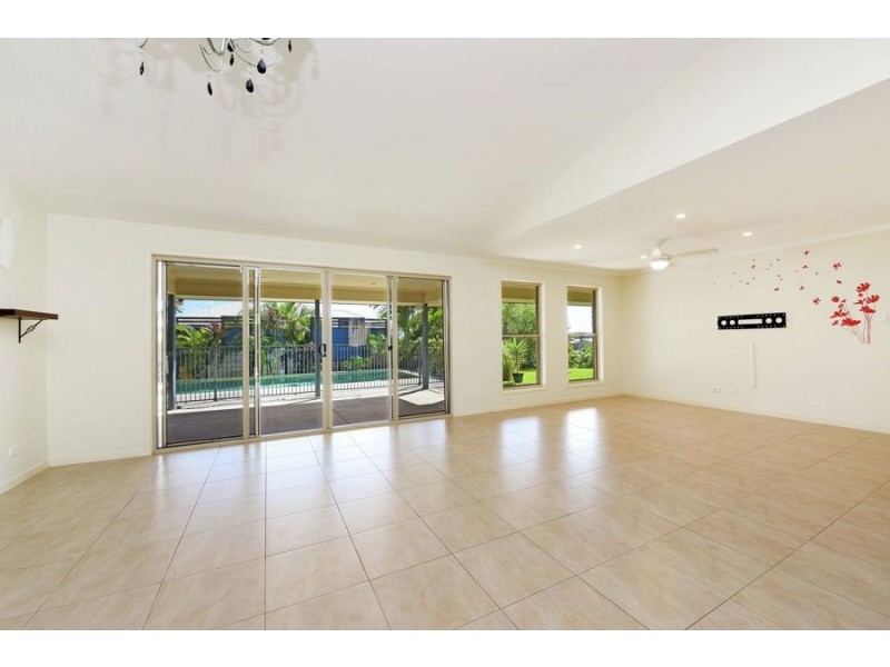 25 Highclare Crt, Little Mountain QLD 4551