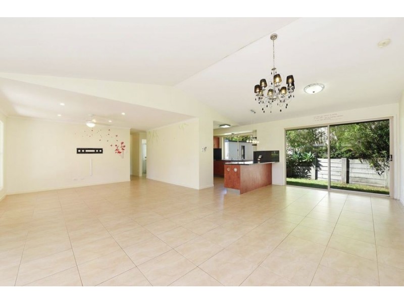 25 Highclare Crt, Little Mountain QLD 4551