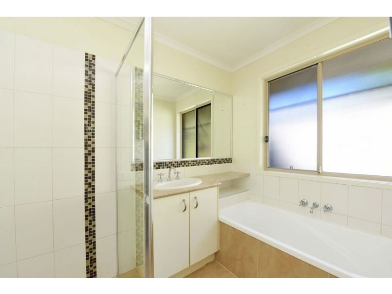 25 Highclare Crt, Little Mountain QLD 4551
