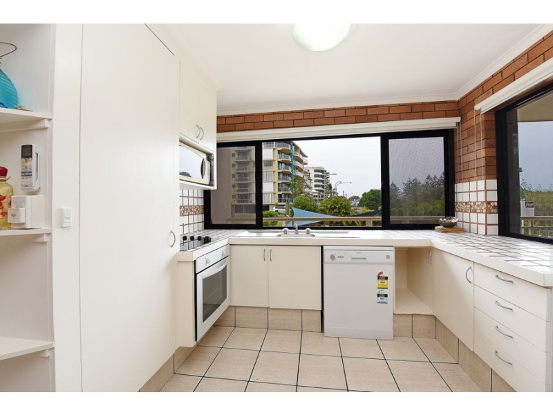 2/15 Esplanade Bulcock Beach, Caloundra QLD 4551