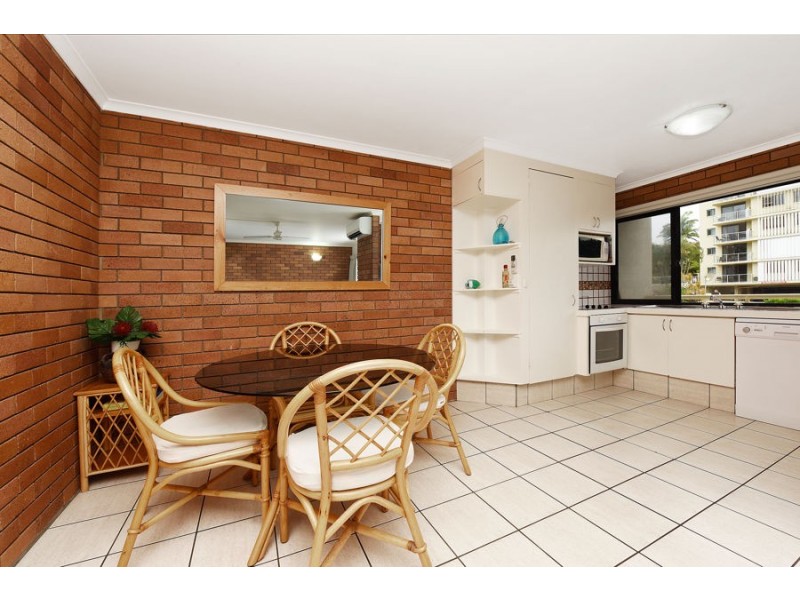 2/15 Esplanade Bulcock Beach, Caloundra QLD 4551