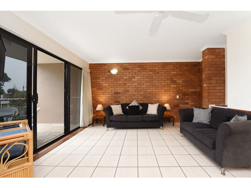 2/15 Esplanade Bulcock Beach, Caloundra QLD 4551