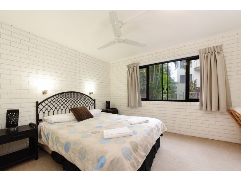 2/15 Esplanade Bulcock Beach, Caloundra QLD 4551