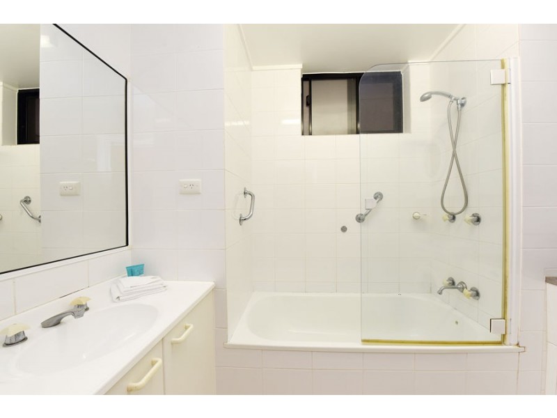 2/15 Esplanade Bulcock Beach, Caloundra QLD 4551