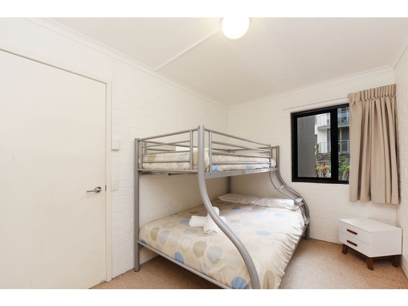 2/15 Esplanade Bulcock Beach, Caloundra QLD 4551