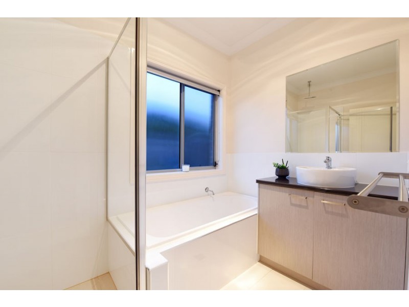 62 Clark Avenue, Glass House Mountains QLD 4518