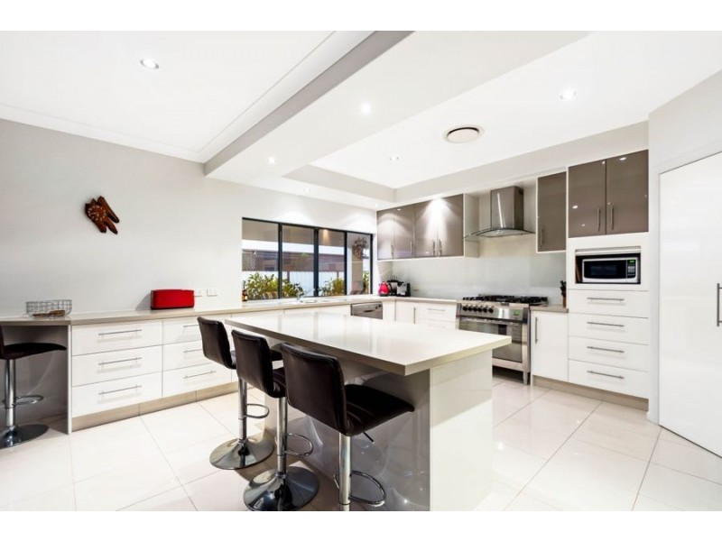 3 Francis Court, Pelican Waters QLD 4551