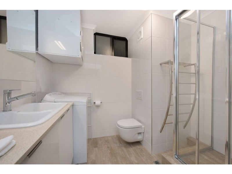 4/15 Esplanade Bulcock Beach, Caloundra QLD 4551