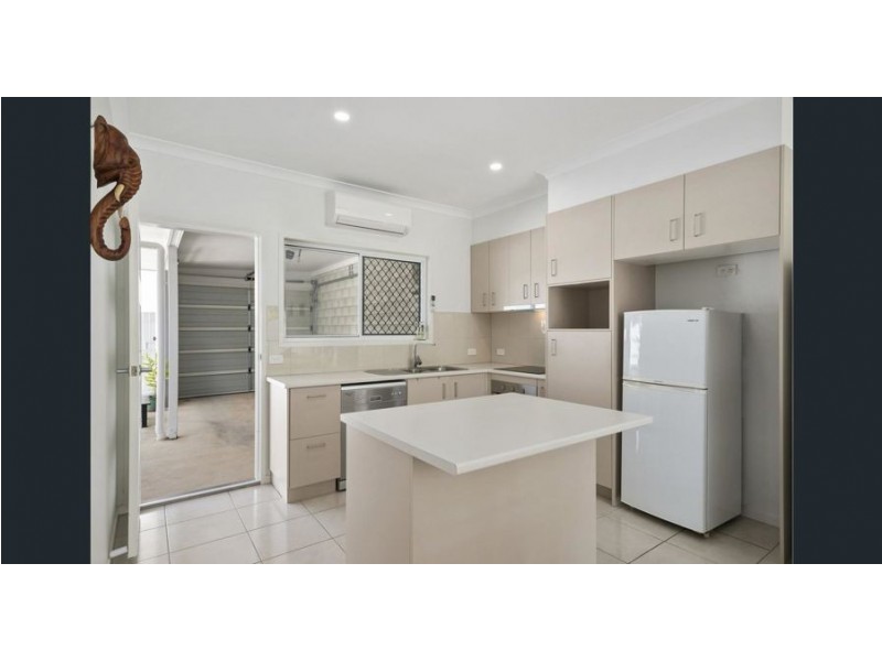 1/6 Gympie Street North, Landsborough QLD 4550