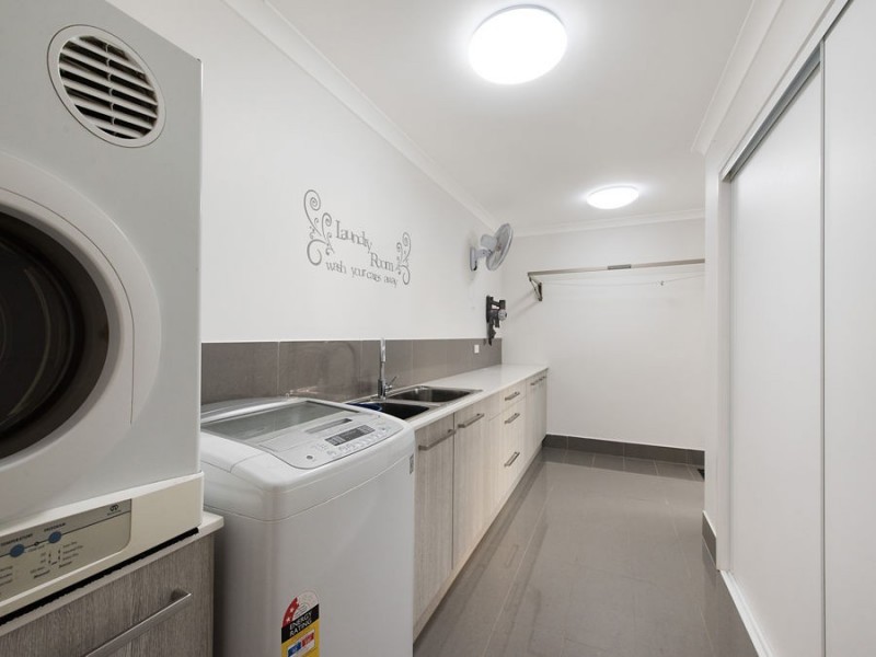 30 Forest View Way, Little Mountain QLD 4551