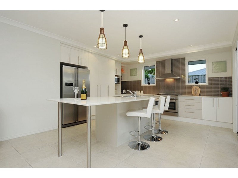 4 Sunrise Terrace, Little Mountain QLD 4551