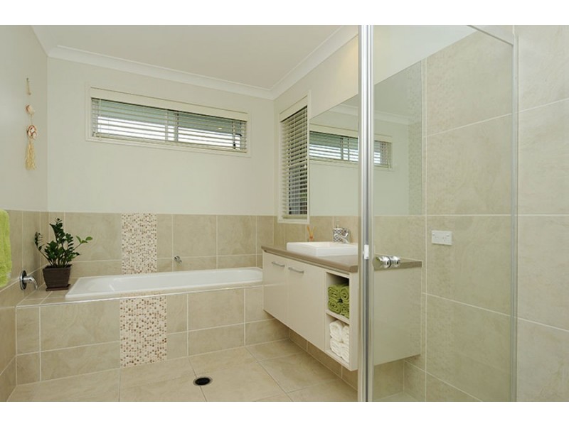 4 Sunrise Terrace, Little Mountain QLD 4551