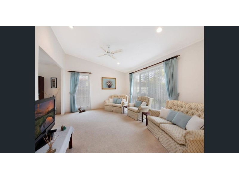 11 Sir Joseph Banks Drive, Pelican Waters QLD 4551