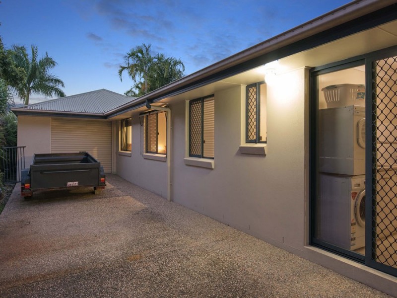 3 Valley View Court, Little Mountain QLD 4551