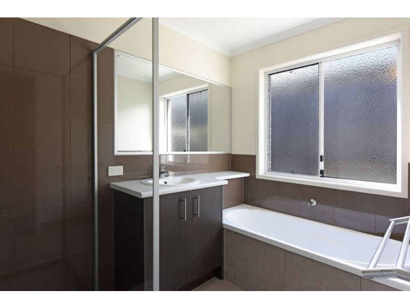 13 Riverstone Cres, Little Mountain QLD 4551