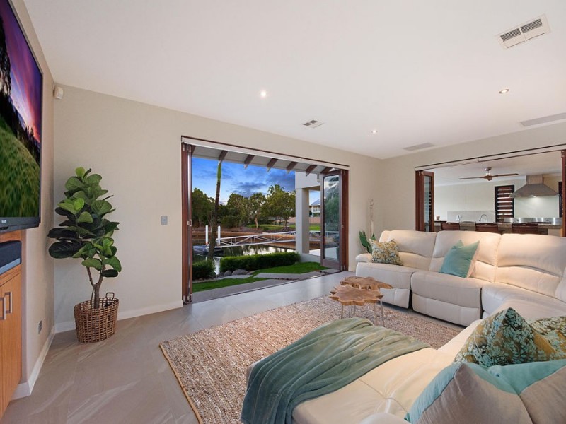 14 Quayline Close, Pelican Waters QLD 4551