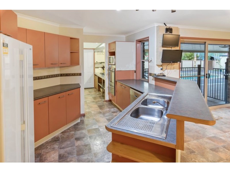 6 Sidney Drive, Beerwah QLD 4519