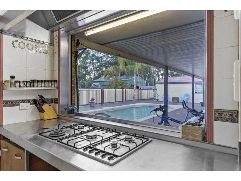 6 Sidney Drive, Beerwah QLD 4519