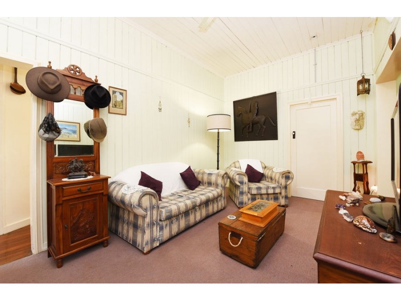 8 Railway Street, Landsborough QLD 4550