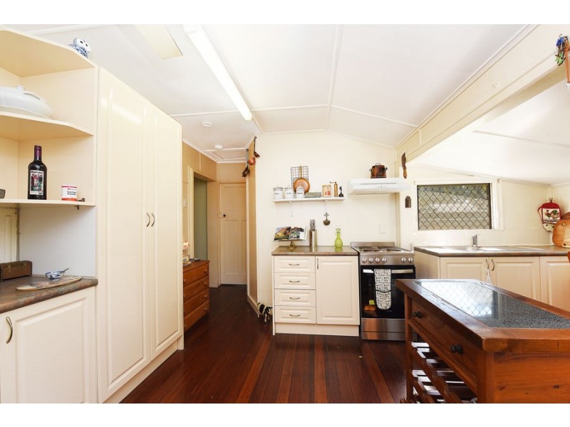 8 Railway Street, Landsborough QLD 4550