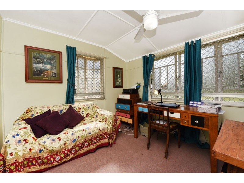 8 Railway Street, Landsborough QLD 4550