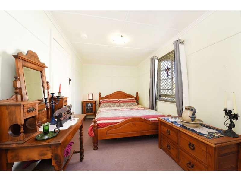 8 Railway Street, Landsborough QLD 4550