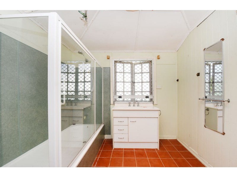 8 Railway Street, Landsborough QLD 4550