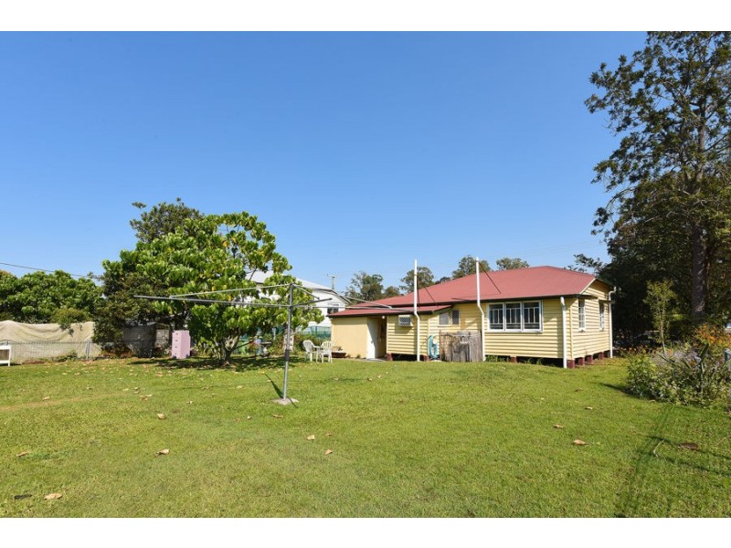 8 Railway Street, Landsborough QLD 4550