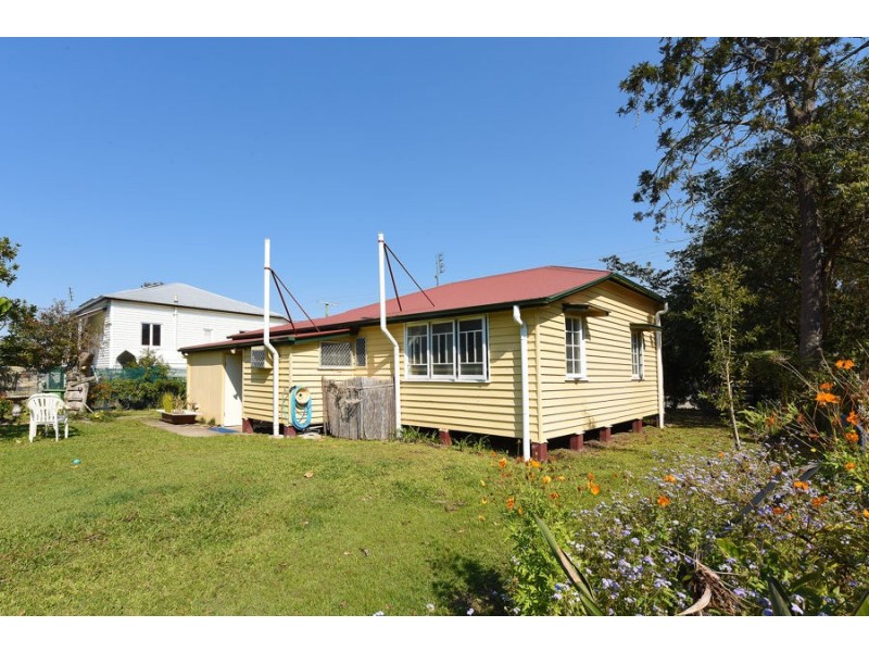 8 Railway Street, Landsborough QLD 4550