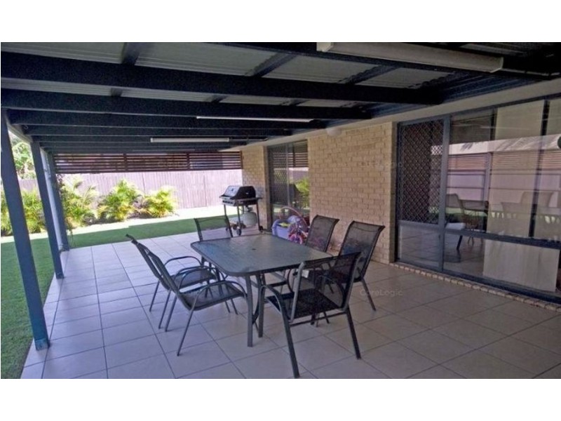 8 Anglia Place, Little Mountain QLD 4551