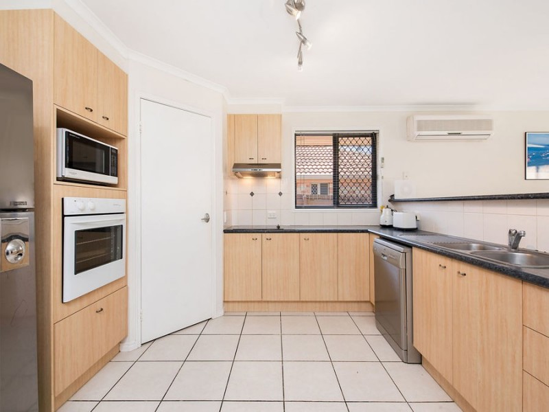 8 Anglia Place, Little Mountain QLD 4551