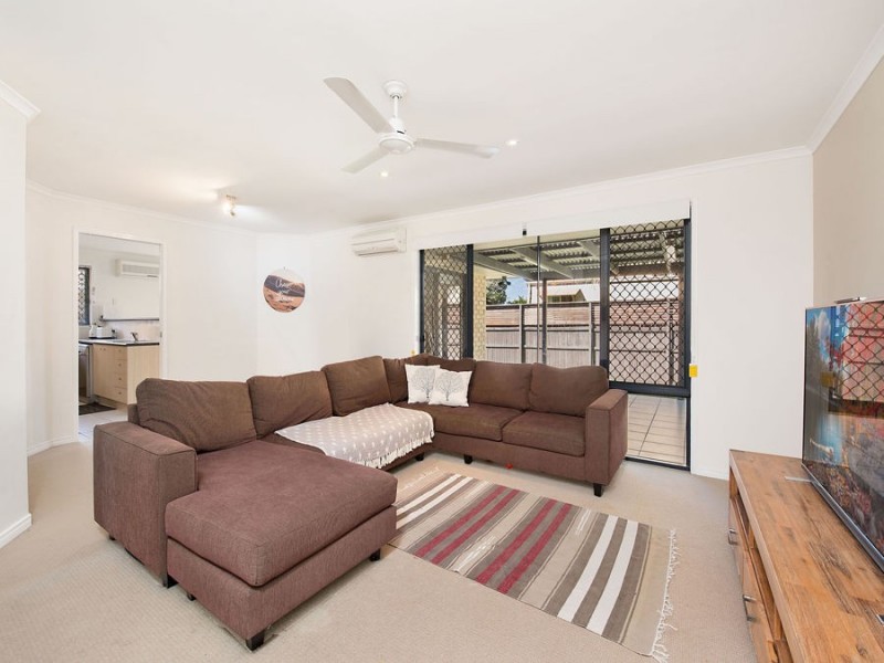 8 Anglia Place, Little Mountain QLD 4551