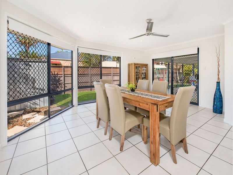 8 Anglia Place, Little Mountain QLD 4551