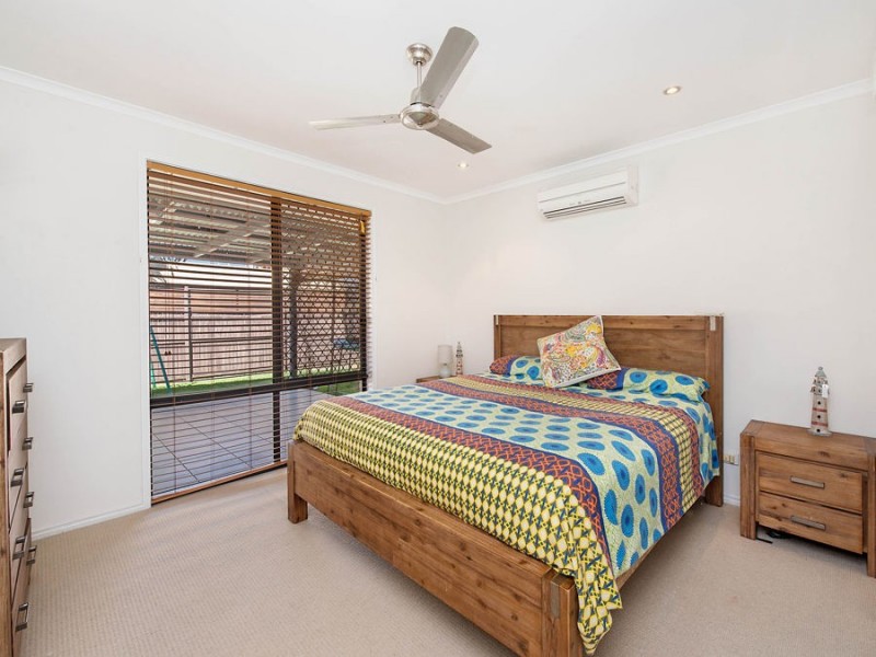 8 Anglia Place, Little Mountain QLD 4551