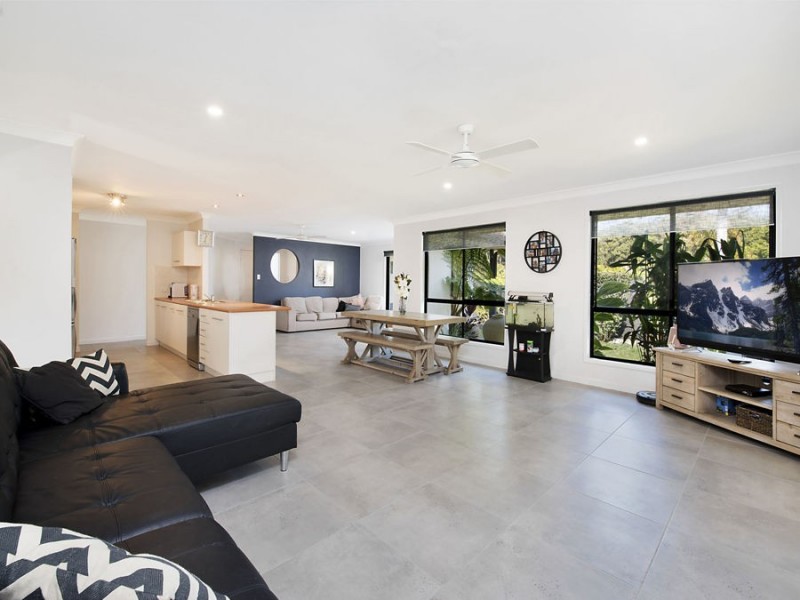 10 Allamanda Avenue, Little Mountain QLD 4551