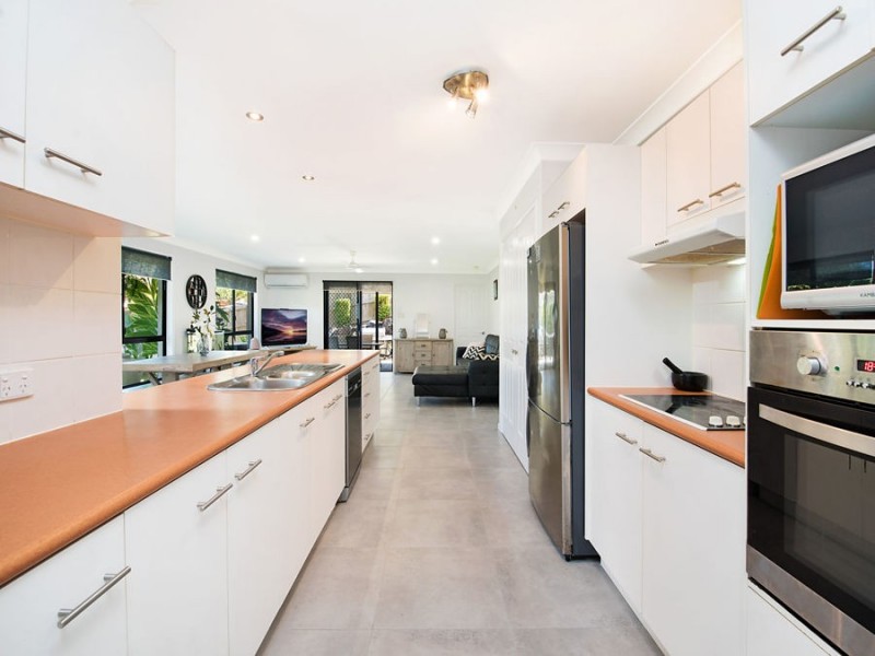 10 Allamanda Avenue, Little Mountain QLD 4551