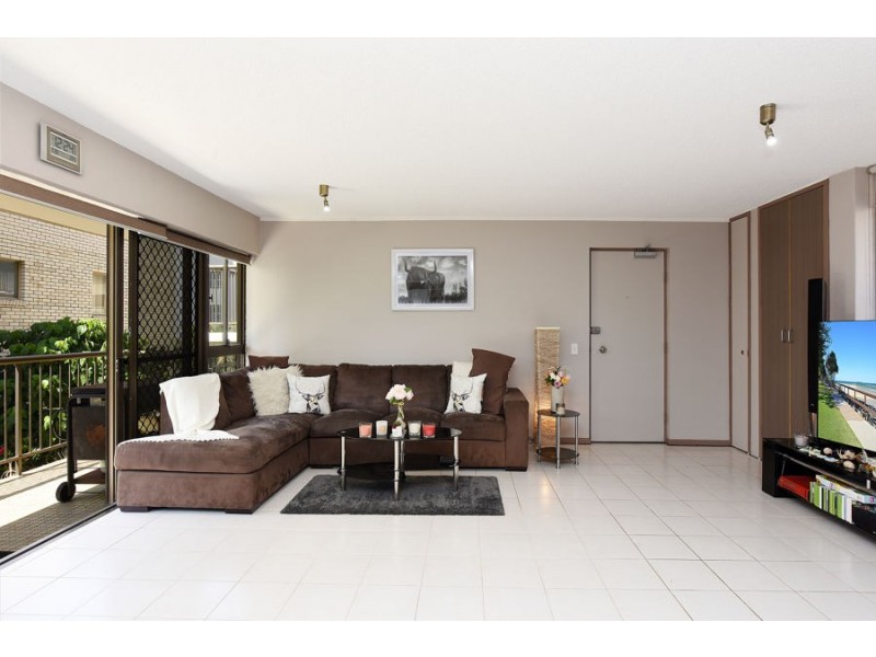 2/24 Moreton Parade, Kings Beach QLD 4551