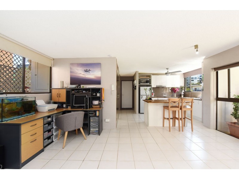 2/24 Moreton Parade, Kings Beach QLD 4551