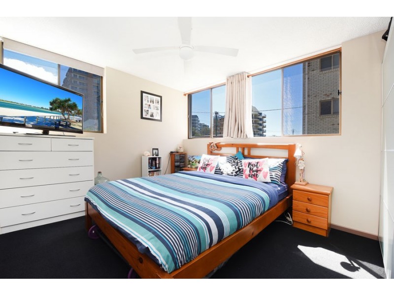 2/24 Moreton Parade, Kings Beach QLD 4551