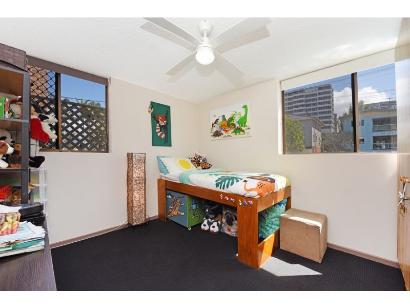 2/24 Moreton Parade, Kings Beach QLD 4551