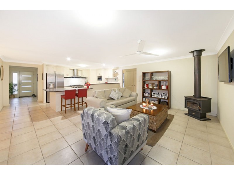 5 Kingsview Court, Little Mountain QLD 4551