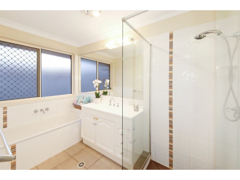 5 Kingsview Court, Little Mountain QLD 4551