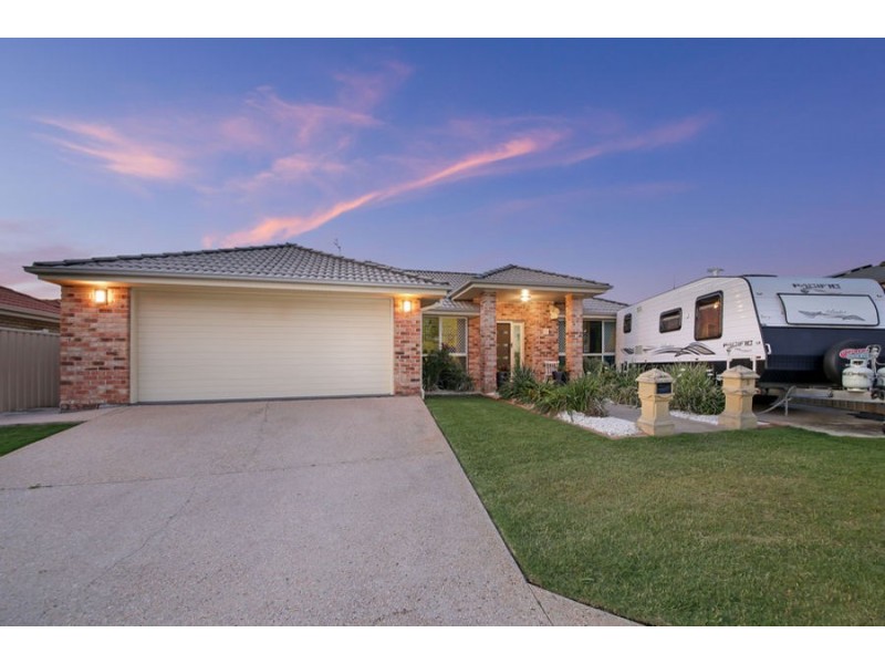 5 Kingsview Court, Little Mountain QLD 4551