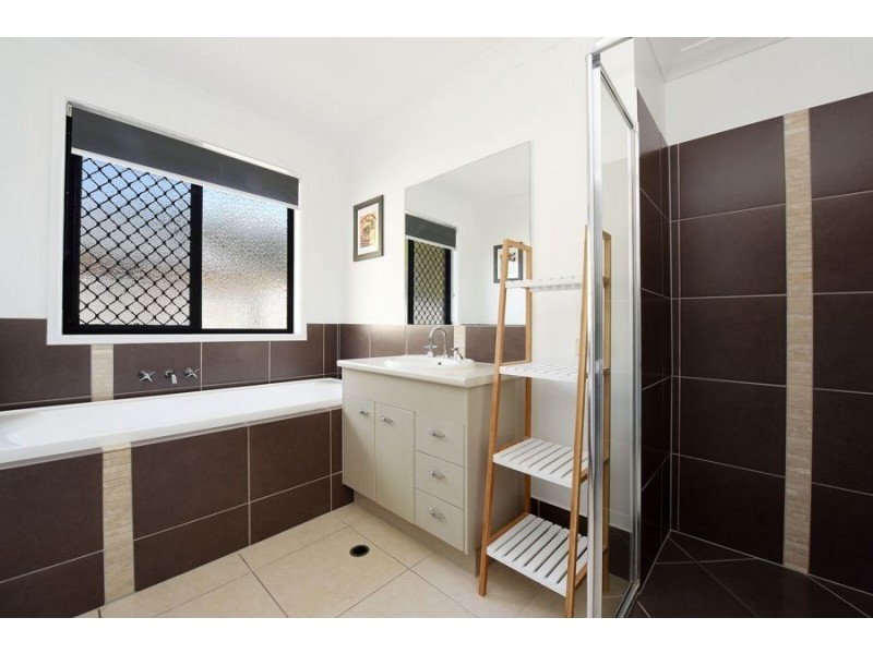 17 Tenkate Drive, Little Mountain QLD 4551
